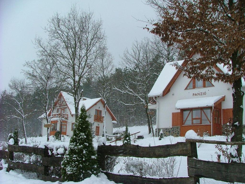 Szarvas Panzio Hotel Erdőbénye Esterno foto